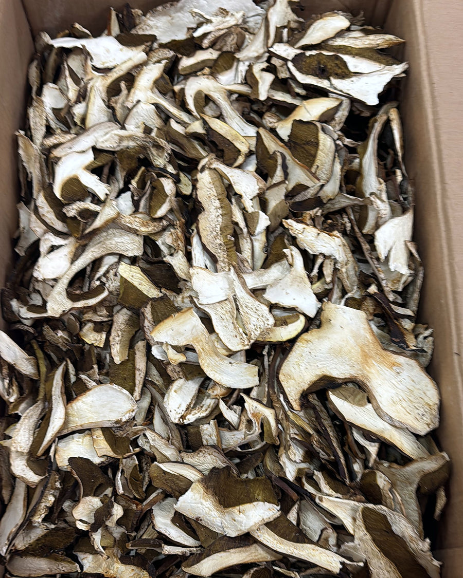 Getrocknete Steinpilze in Scheiben, in der Box